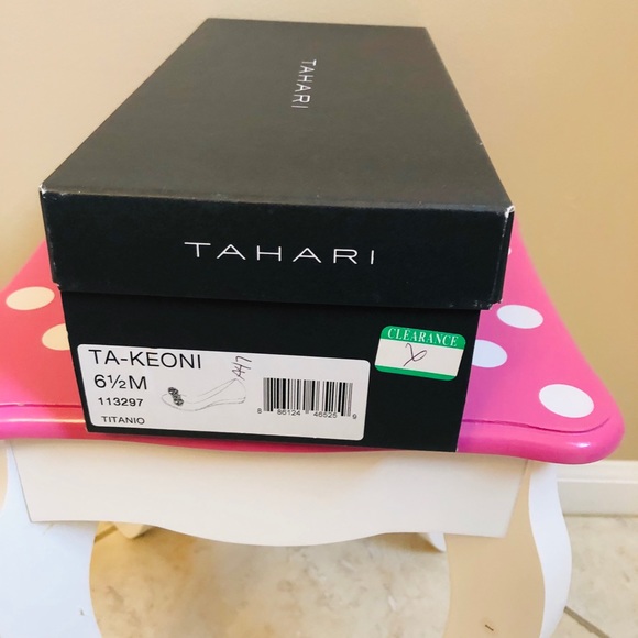 Tahari Silver Flats Size 6.5 - Picture 12 of 12